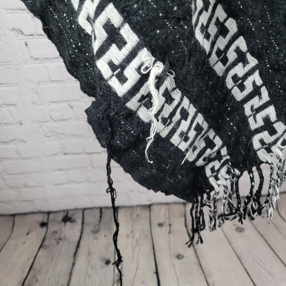Free People Black White Hooded Toggle Boho Fringe Cape Sweater One Size O/S - Picture 4 of 13